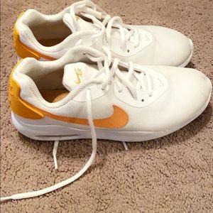 Nikes size 7